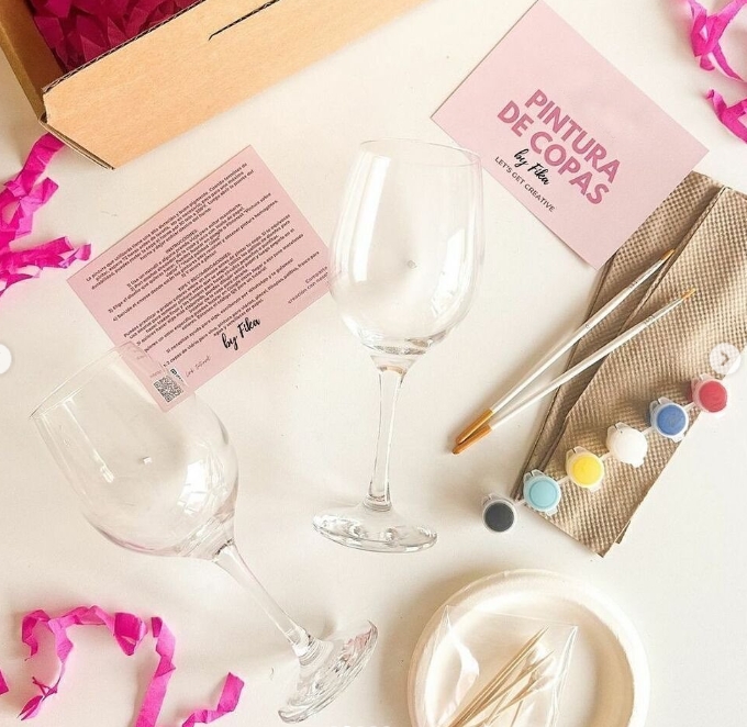 BOX ESPECIAL SAN VALENTÍN EXPERIENCIA PINTURA EN COPAS A DOS - Imagen 3