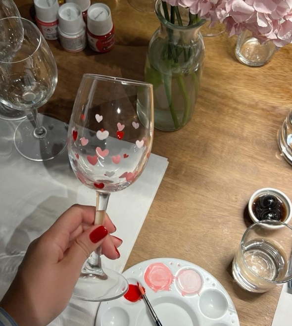 BOX ESPECIAL SAN VALENTÍN EXPERIENCIA PINTURA EN COPAS A DOS - Imagen 6