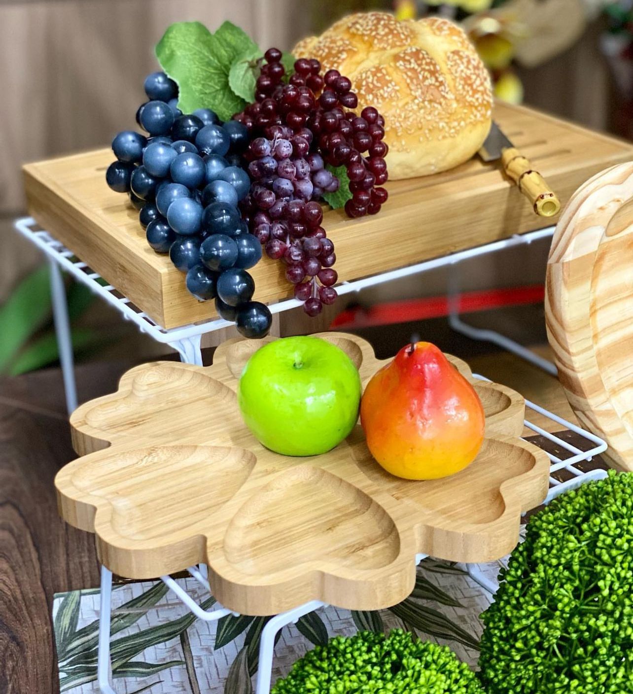 BANDEJA DE MADERA FORMATO CORAZONES CON 5 POCILLOS - Imagen 2