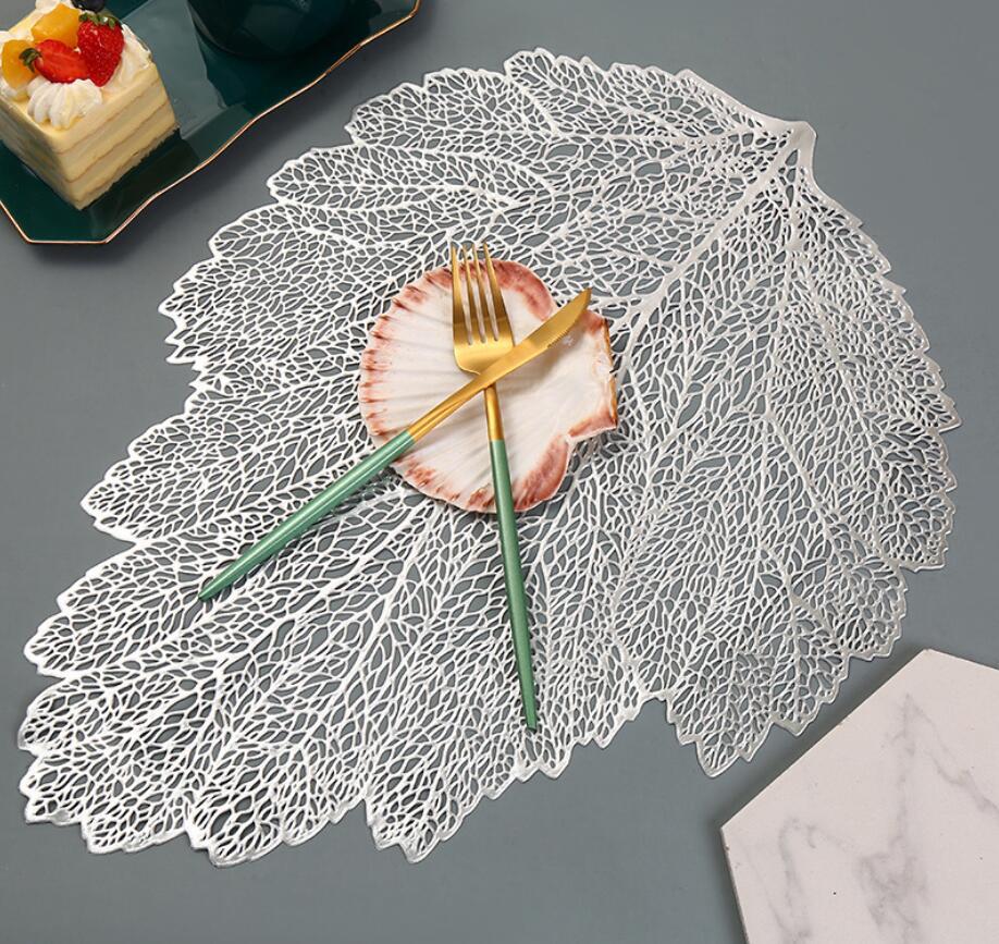 MANTEL INDIVIDUAL EN FORMA DE HOJA PLATEADO 41CM ¡OFERTA CYBER!